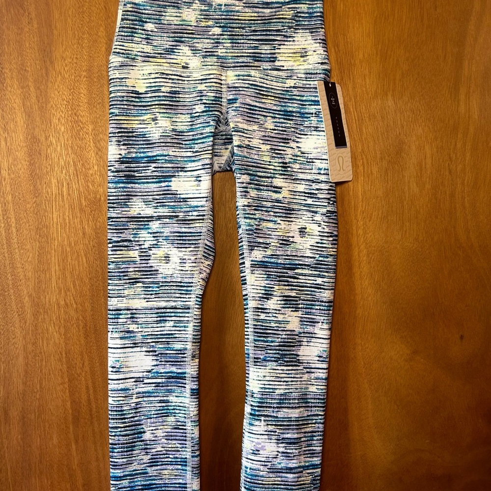*NWT* Lululemon Wunder Under Crop Hi-Rise size small